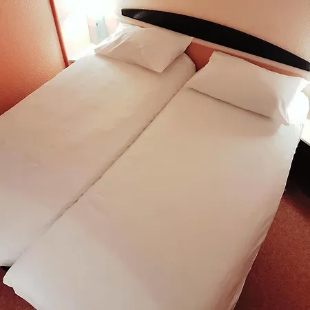 Ibis Porte De Geneve Hotel