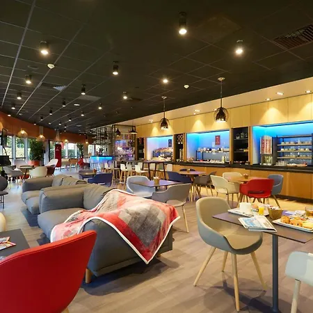 Ibis Porte De Genève Hotel 3*