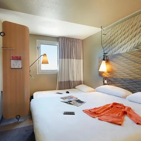 Ibis Porte De Genève Hotel 3*