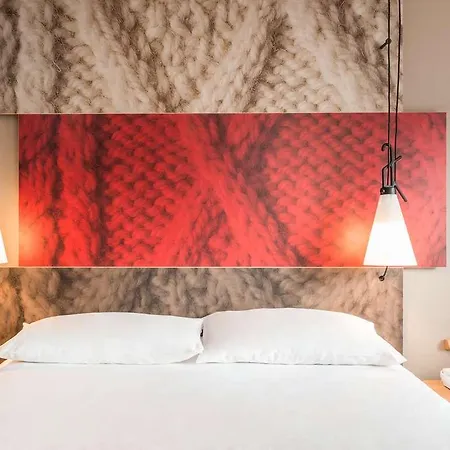 Ibis Porte De Genève Hotel