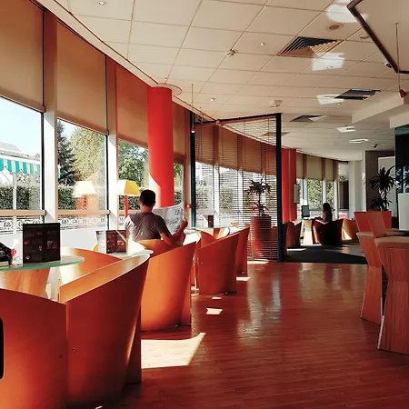 Ibis Porte De Genève 3*