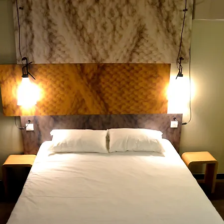 Ibis Porte De Geneve Hotel 3*