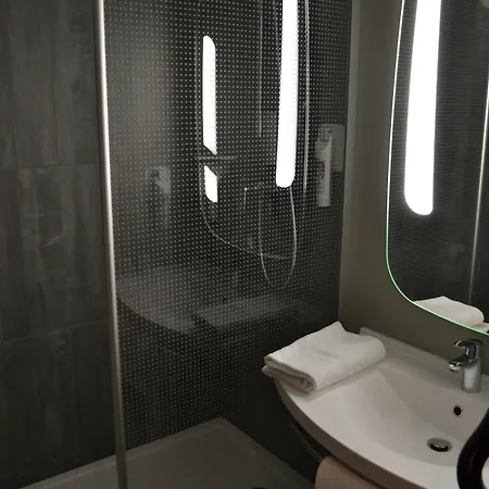 Ibis Porte De Genève Hotel 3*