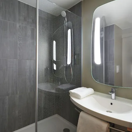 Ibis Porte De Genève 3*