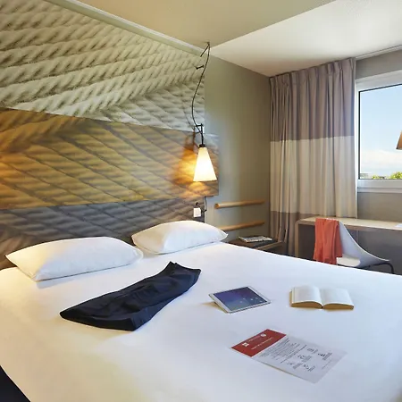 Ibis Porte De Genève Hotel 3*