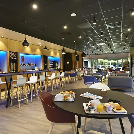 Ibis Porte De Genève Hotel 3*