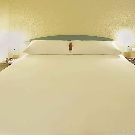 Hotel Ibis Porte De Geneve 3*