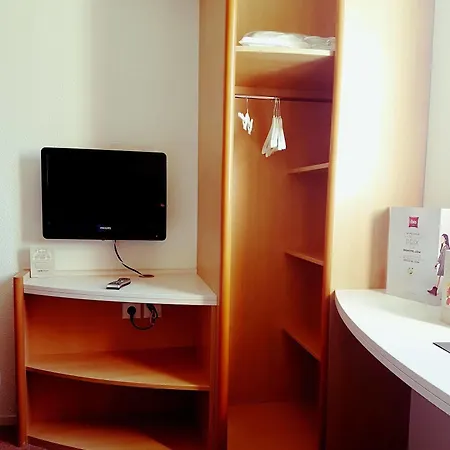 Hotel Ibis Porte De Genève 3*