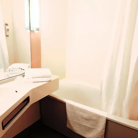 호텔 Ibis Porte De Geneve 3*
